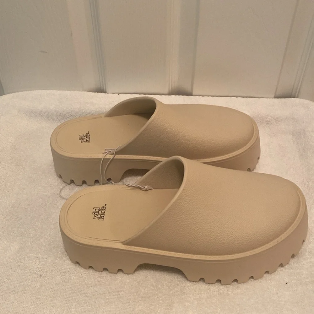 NWOT Wild Fable Tan Slip On Shoes…size 10 - Picture 3 of 6